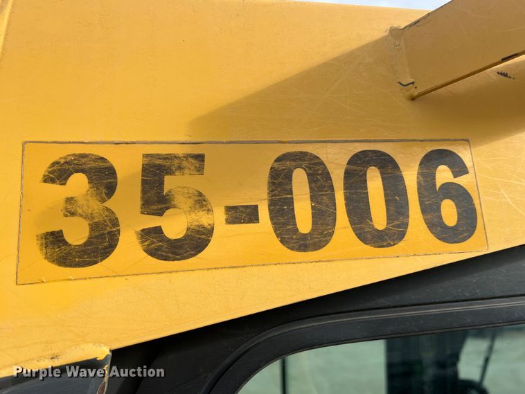 image for item MR9944 2013 John Deere 650K LGP  dozer