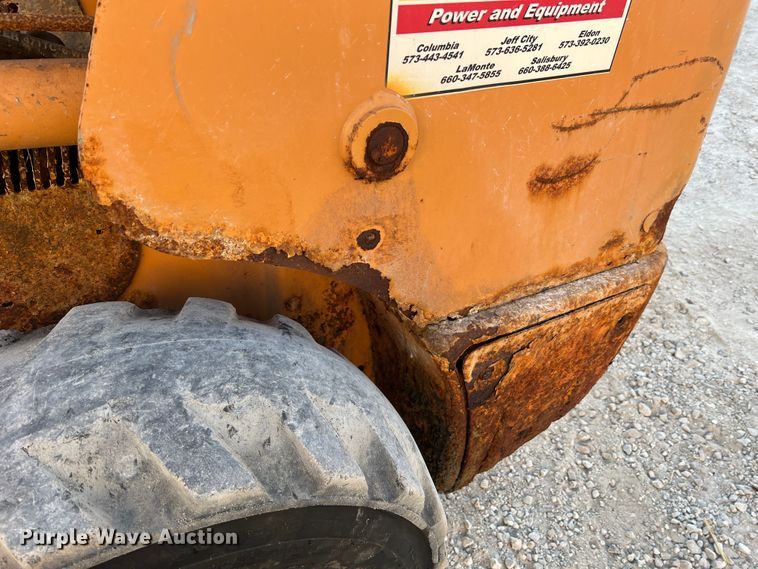 image for item MR9945 2011 Case SR200  skid steer loader