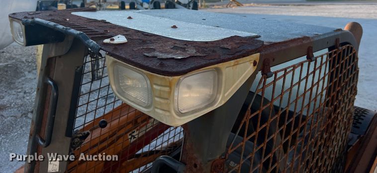 image for item MR9945 2011 Case SR200  skid steer loader