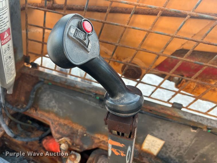 image for item MR9945 2011 Case SR200  skid steer loader