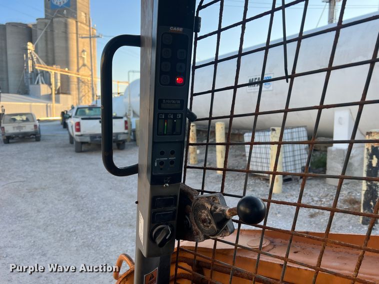 image for item MR9945 2011 Case SR200  skid steer loader