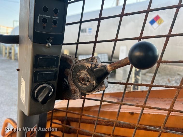 image for item MR9945 2011 Case SR200  skid steer loader