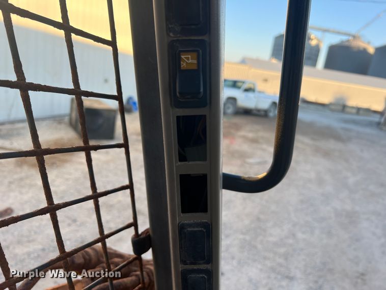 image for item MR9945 2011 Case SR200  skid steer loader