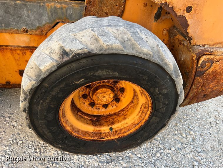 image for item MR9945 2011 Case SR200  skid steer loader