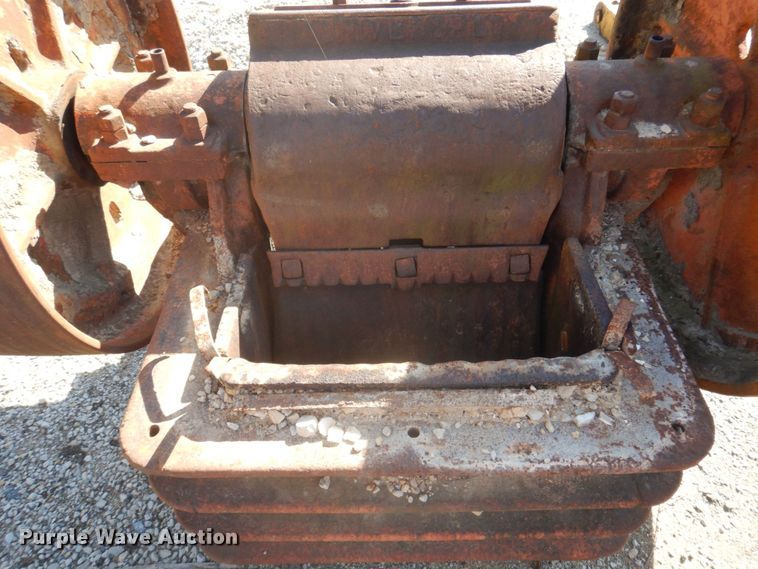 image for item MU9776 Universal  jaw crusher