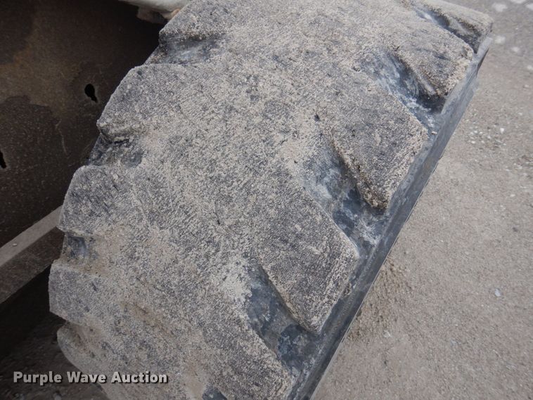 image for item MW9301 2000 Bobcat 873  skid steer loader