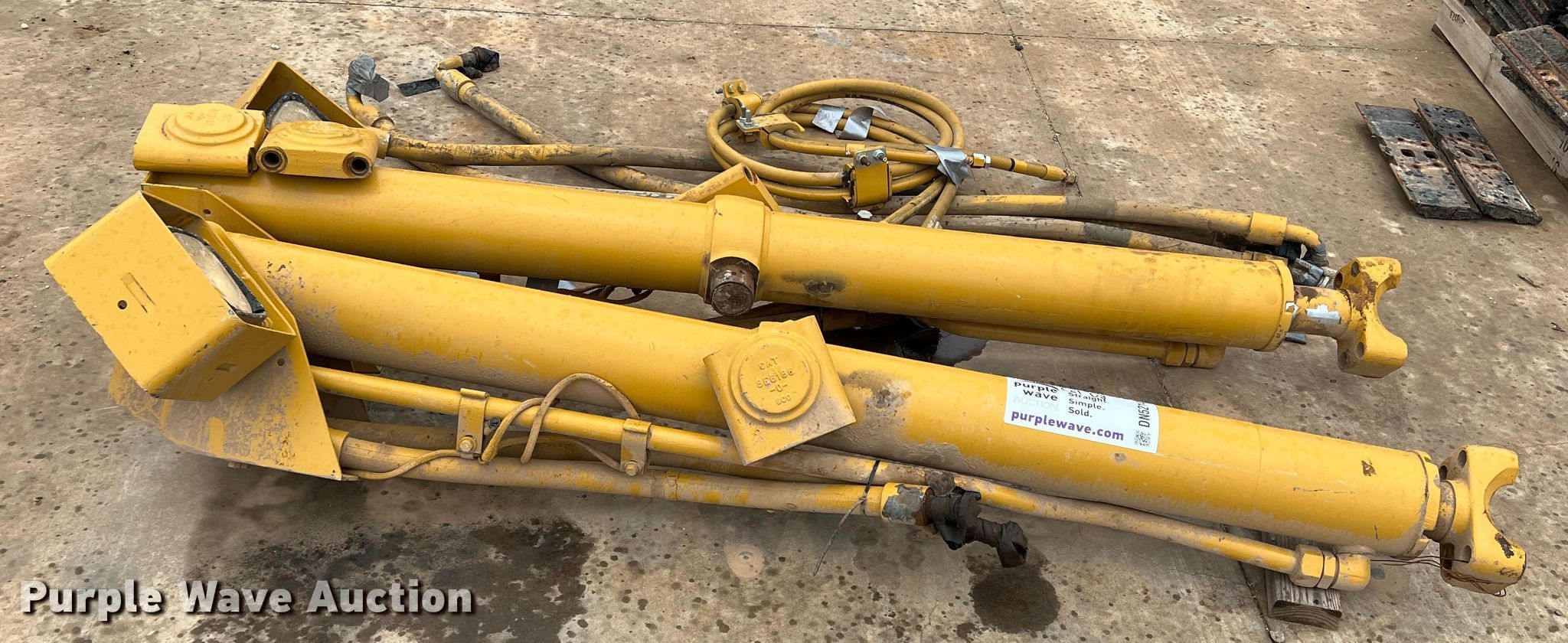 Hydraulic cylinders in Amarillo, TX Item DN5214 sold Purple Wave