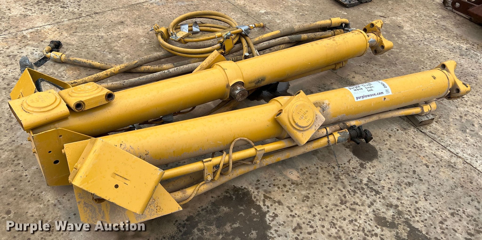 Hydraulic cylinders in Amarillo, TX Item DN5214 sold Purple Wave