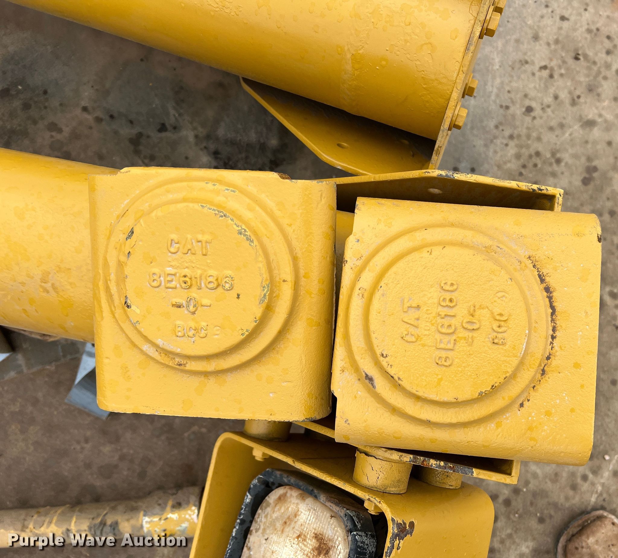 Hydraulic cylinders in Amarillo, TX Item DN5214 sold Purple Wave