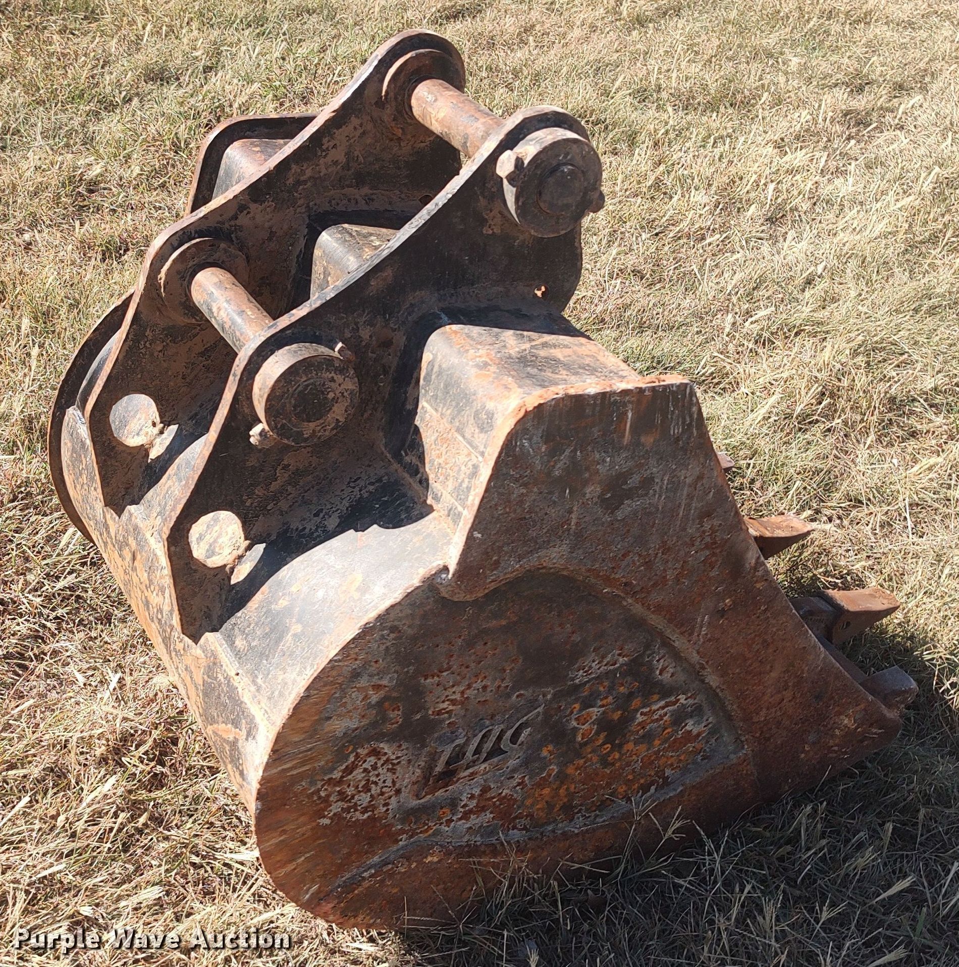 TAG excavator bucket in Edmond, OK Item LK9880 sold Purple Wave