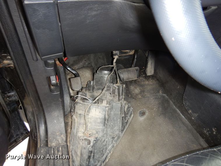 image for item DF8142 2005 Chrysler Pacifica  SUV