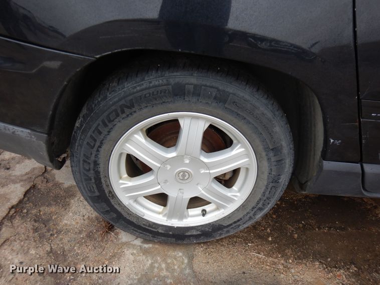 image for item DF8142 2005 Chrysler Pacifica  SUV