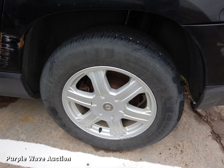 image for item DF8142 2005 Chrysler Pacifica  SUV