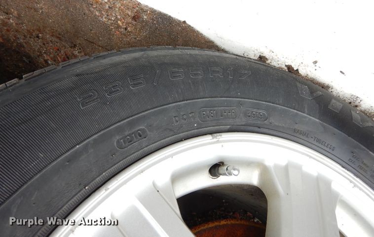 image for item DF8142 2005 Chrysler Pacifica  SUV