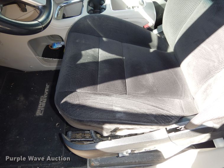 image for item DI6754 2014 Dodge Grand Caravan SXT  van
