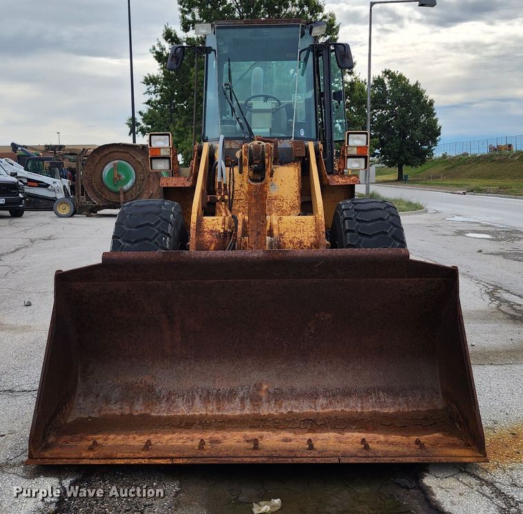 image for item DL6700 1996 Case 621B  wheel loader