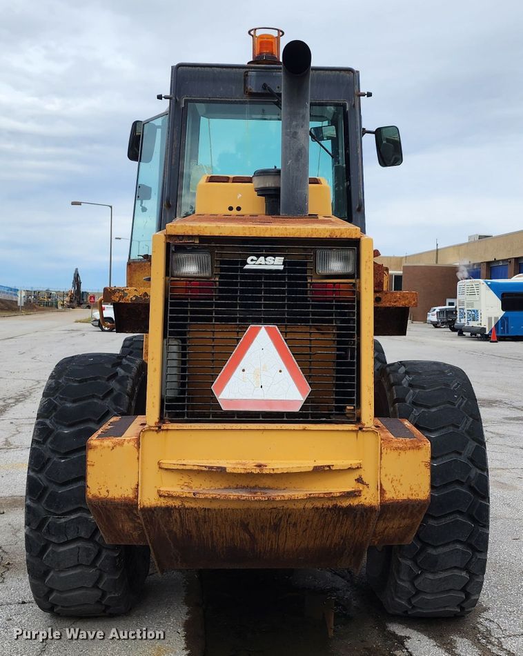 image for item DL6700 1996 Case 621B  wheel loader