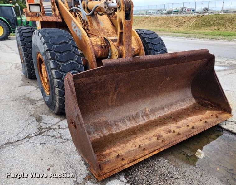 image for item DL6700 1996 Case 621B  wheel loader