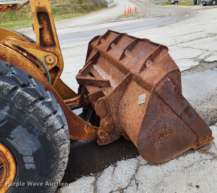 image for item DL6700 1996 Case 621B  wheel loader