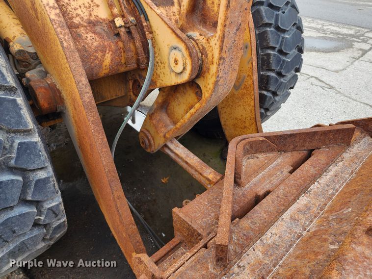 image for item DL6700 1996 Case 621B  wheel loader