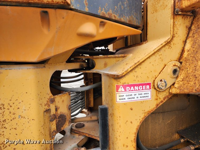 image for item DL6700 1996 Case 621B  wheel loader