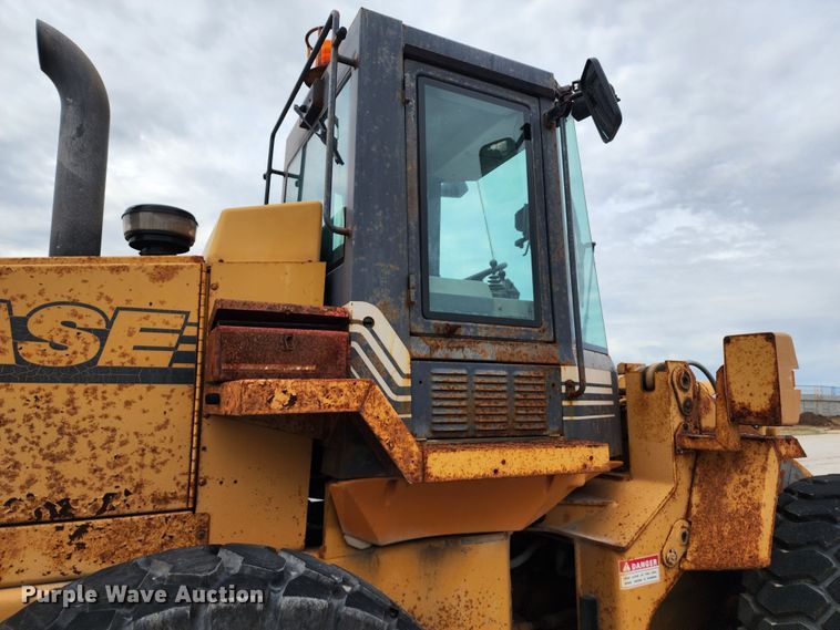 image for item DL6700 1996 Case 621B  wheel loader