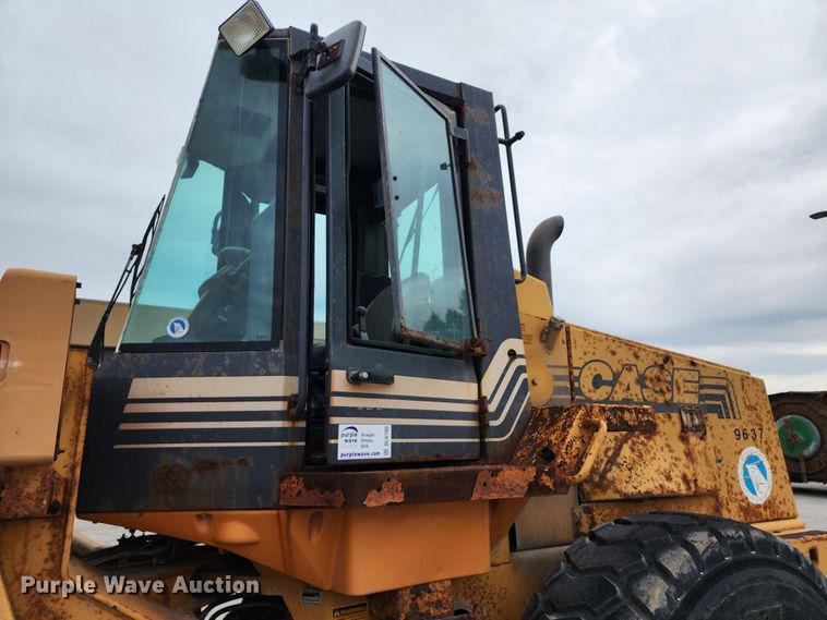 image for item DL6700 1996 Case 621B  wheel loader