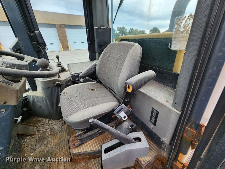 image for item DL6700 1996 Case 621B  wheel loader