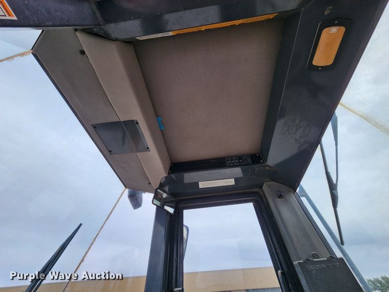 image for item DL6700 1996 Case 621B  wheel loader