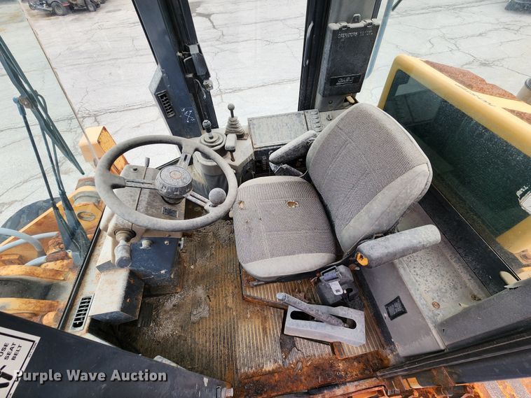 image for item DL6700 1996 Case 621B  wheel loader