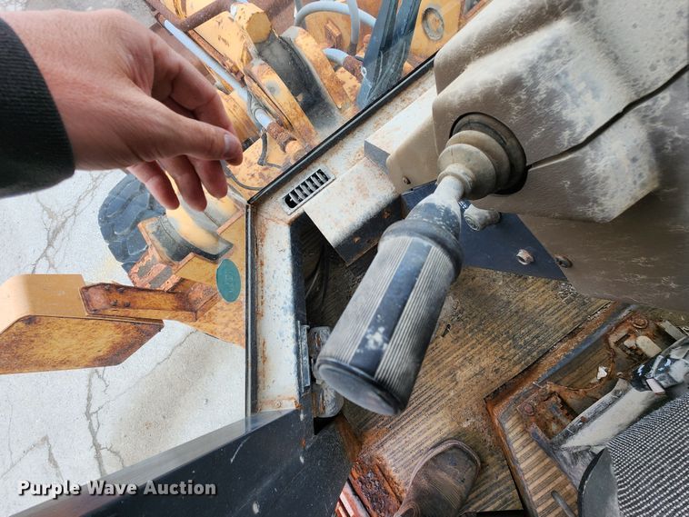 image for item DL6700 1996 Case 621B  wheel loader