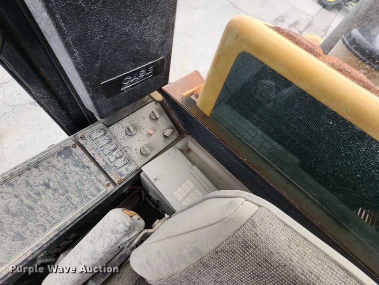 image for item DL6700 1996 Case 621B  wheel loader