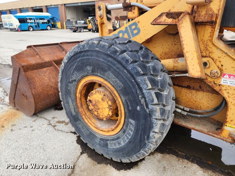 image for item DL6700 1996 Case 621B  wheel loader