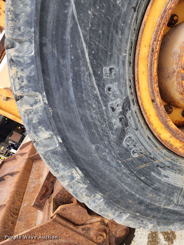 image for item DL6700 1996 Case 621B  wheel loader