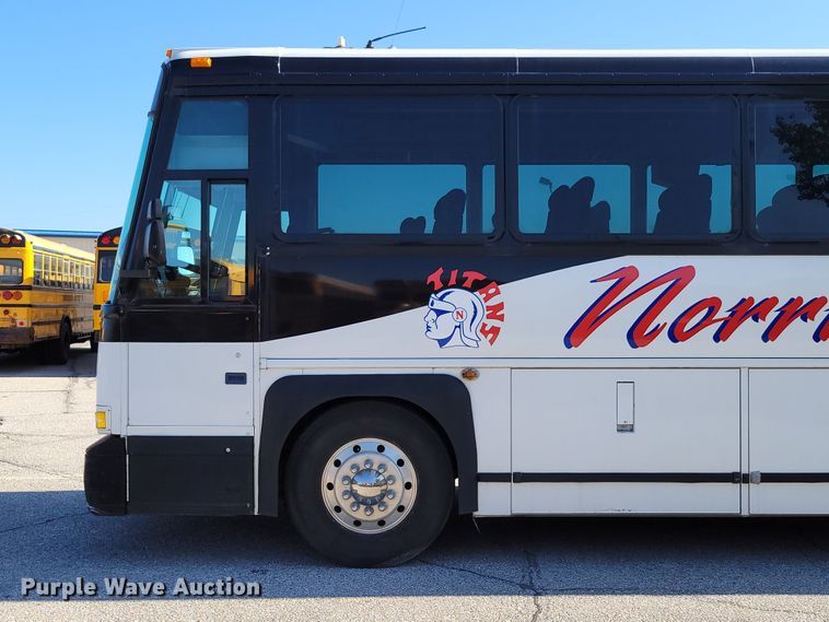 image for item DM2372 2000 Motor Coach Industries 102-DL3  coach bus