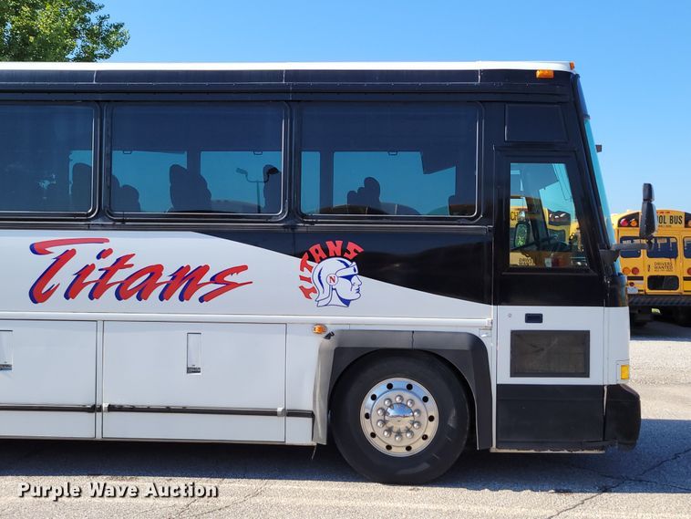 image for item DM2372 2000 Motor Coach Industries 102-DL3  coach bus