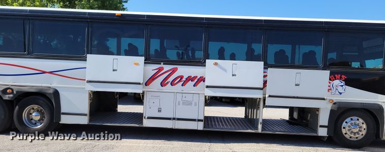 image for item DM2372 2000 Motor Coach Industries 102-DL3  coach bus