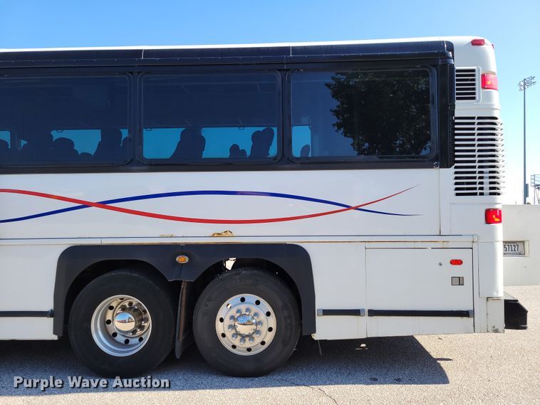 image for item DM2372 2000 Motor Coach Industries 102-DL3  coach bus