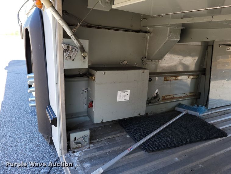 image for item DM2372 2000 Motor Coach Industries 102-DL3  coach bus