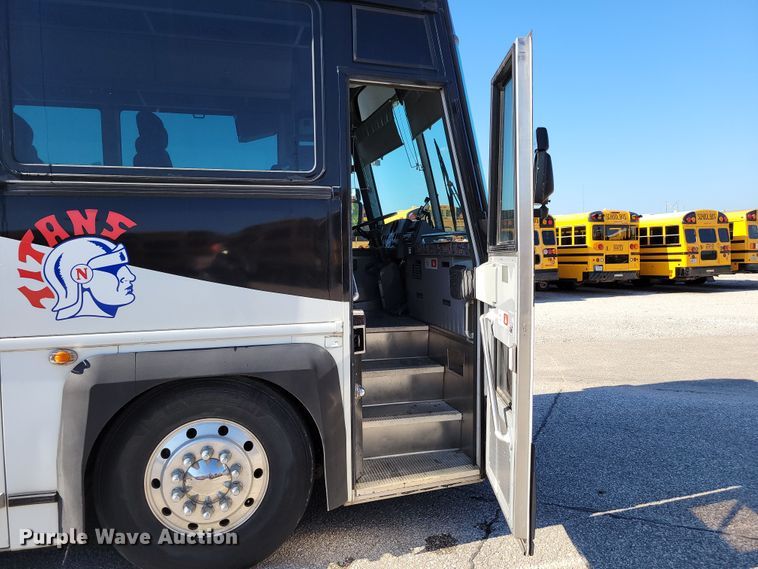 image for item DM2372 2000 Motor Coach Industries 102-DL3  coach bus