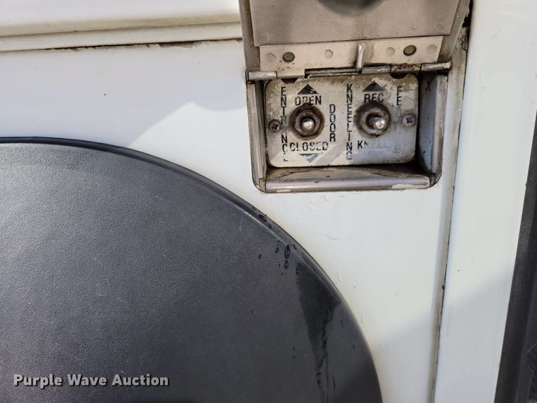 image for item DM2372 2000 Motor Coach Industries 102-DL3  coach bus