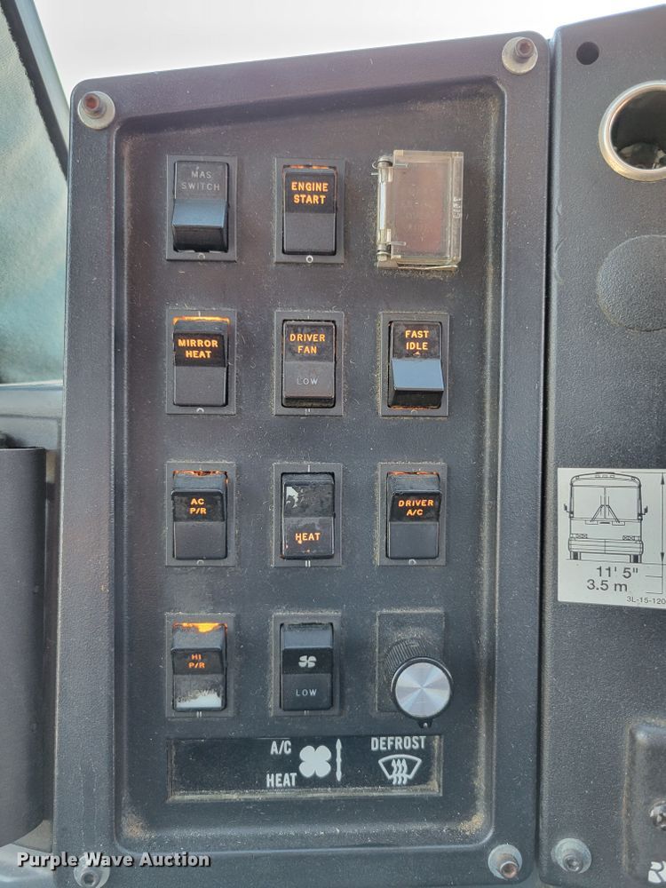 image for item DM2372 2000 Motor Coach Industries 102-DL3  coach bus