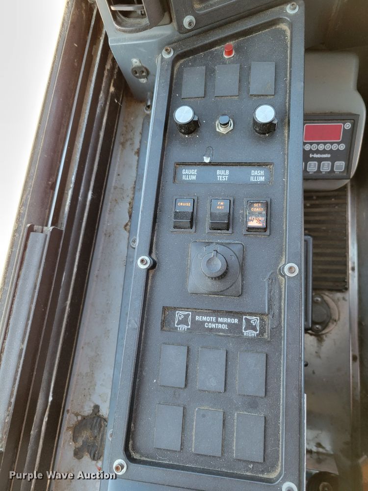 image for item DM2372 2000 Motor Coach Industries 102-DL3  coach bus