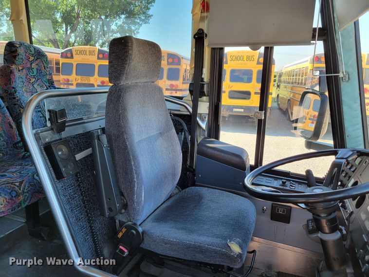 image for item DM2372 2000 Motor Coach Industries 102-DL3  coach bus