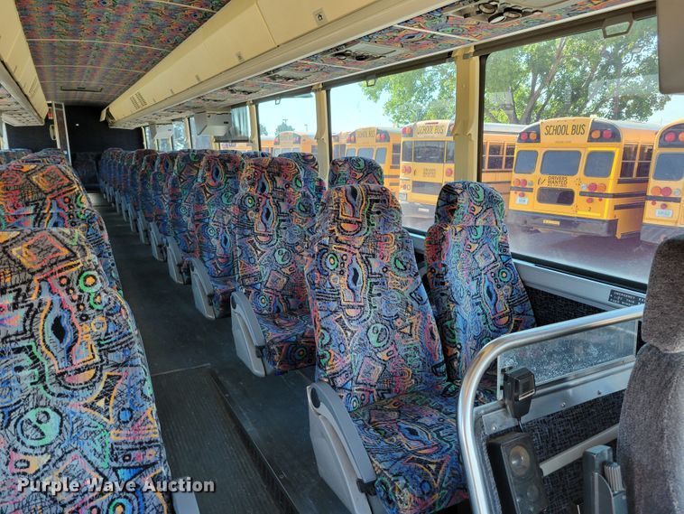 image for item DM2372 2000 Motor Coach Industries 102-DL3  coach bus