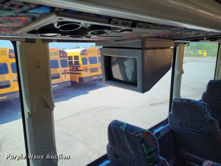 image for item DM2372 2000 Motor Coach Industries 102-DL3  coach bus