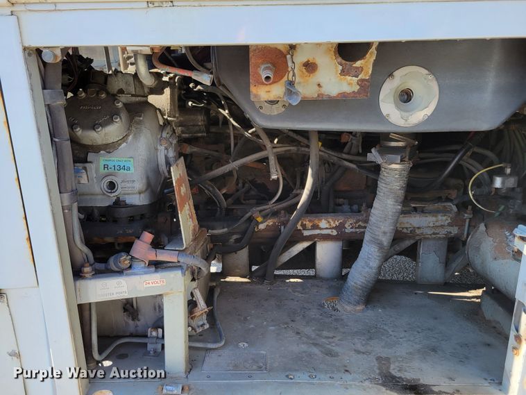 image for item DM2372 2000 Motor Coach Industries 102-DL3  coach bus