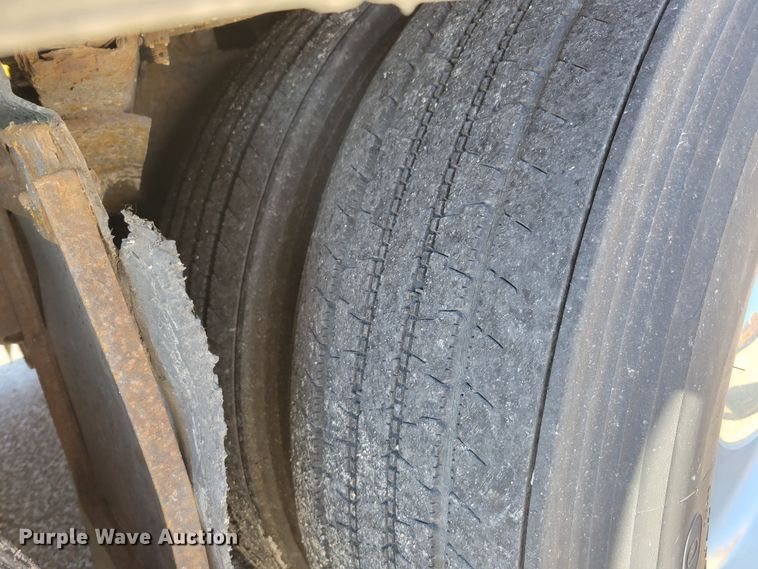 image for item DM2372 2000 Motor Coach Industries 102-DL3  coach bus