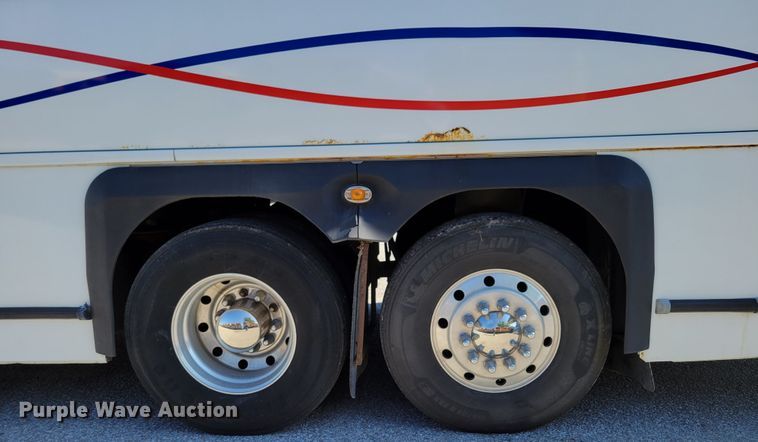 image for item DM2372 2000 Motor Coach Industries 102-DL3  coach bus