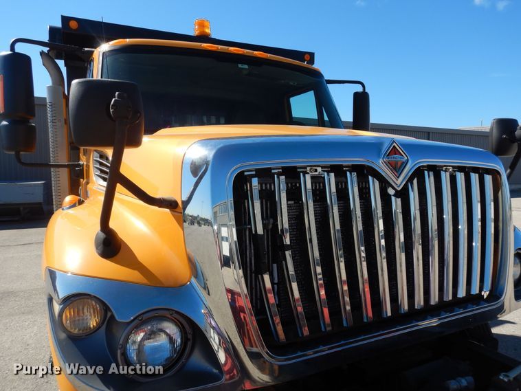 image for item DM3162 2013 International WorkStar 7300  hook lift truck